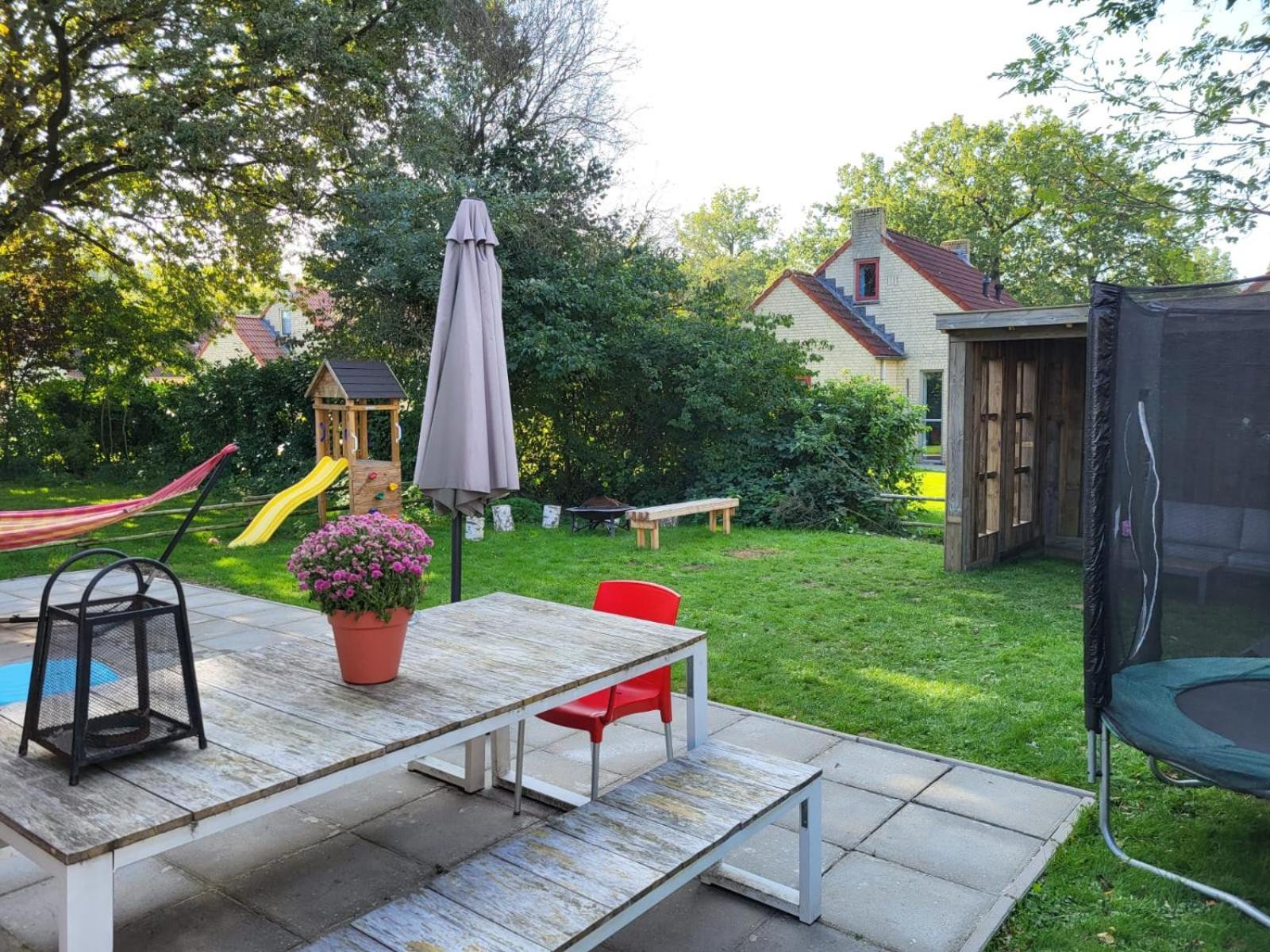 7 Person House With Garden, Firepit, Swimming Lake, Hammock, Child Friendly, In- And Outside Playground, Slide, And Great Coffee Ewijk 外观 照片